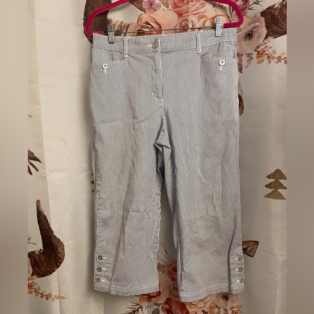 Striped Cropped Pants with Button Accents​​​